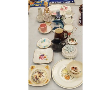 A QUANTITY OF CERAMIC ITEMS TO INCLUDE TRINKET DISHES, VASES, JUGS, TRINKET BOXES, ETC 