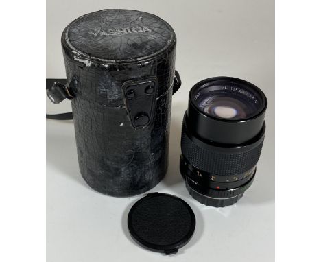 A VINTAGE YASHICA YASHINON ML 135MM 1:2.8 C CAMERA LENS IN CASE 