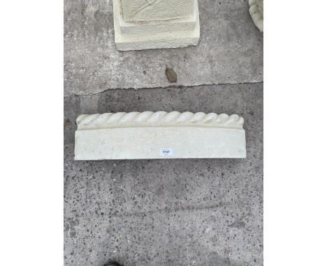 AN AS NEW EX DISPLAY CONCRETE CURVED ROPE EDGING *PLEASE NOTE VAT TO BE PAID ON THIS ITEM* 