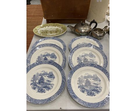 SIX VINTAGE WILLOW PATTERN PLATES, A MEAKIN 'ROMANTIC ENGLAND' SERVING PLATE PLUS A SILVER PLATED TEAPOT, SUGAR BOWL AND SUGA