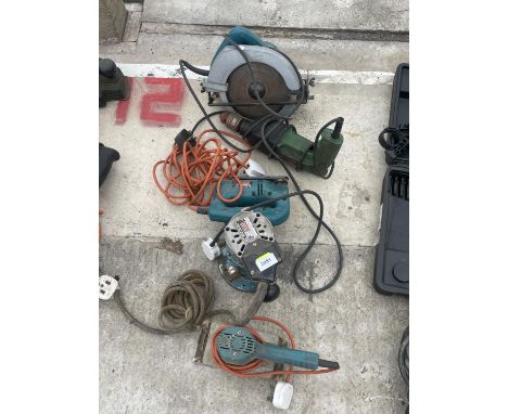 AN ASSORTMENT OF POWER TOOLS TO INCLUDE AN ELECTRIC SANDER, A BLACK AND DECKER ELCTRIC RIP SAW AND A DRILL ETC 