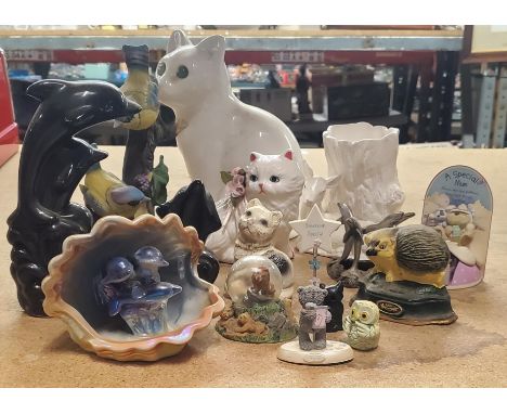 A MIXED GROUP OF CERAMIC FIGURES, CAT, DOLPHIN ETC 