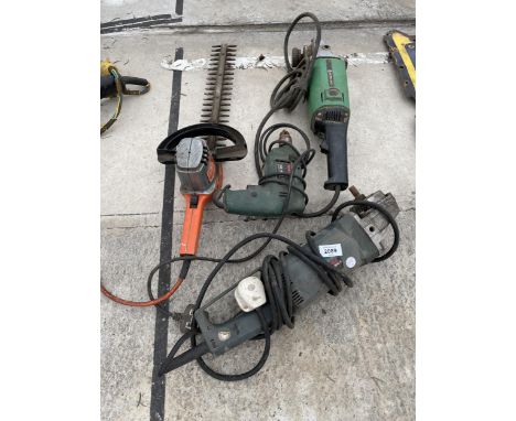 AN ASSORTMENT OF POWER TOOLS TO INCLUDE A HEDGE TRIMMER AND TWO ANGLE GRINDERS ETC 