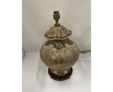 A VINTAGE ORIENTAL SATSUMA STYLE TABLE LAMP 