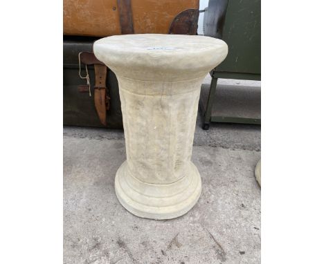 AN AS NEW EX DISPLAY CONCRETE SMALL PLINTH *PLEASE NOTE VAT TO BE PAID ON THIS ITEM* 