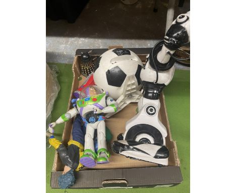 A LARGE DANCING ROBOT FIGURE (NOT DANCING), A TALKING BUZZ LIGHTYEAR, DALEK, ACTION FIGURE, ETC 