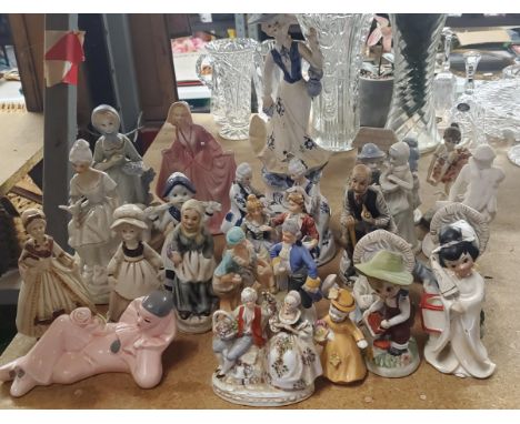 A LARGE COLLECTION OF CERAMIC FIGURES - CONTINENTAL EXAMPLES ETC 
