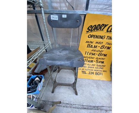 A VINTAGE INDUSTRIAL MACHINISTS CHAIR 