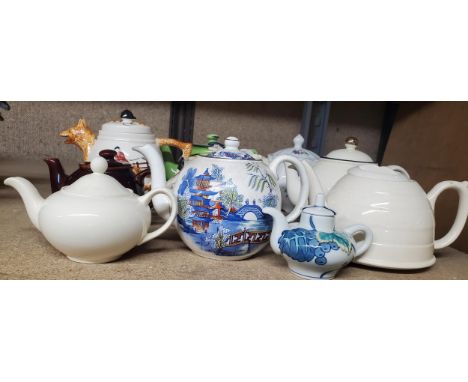 A MIXED LOT OF CERAMIC TEAPOTS, HUNTING EXAMPLE ETC 