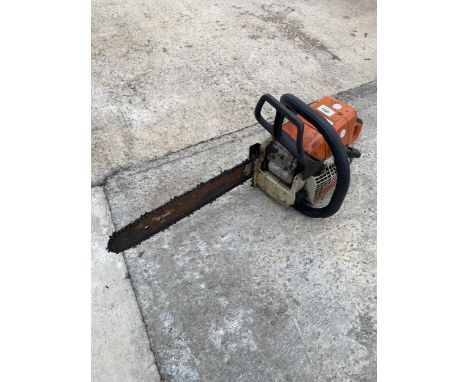 A STIHL 025 PETROL CHAINSAW 