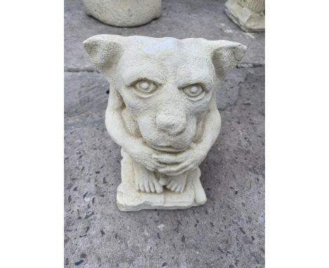 AN AS NEW EX DISPLAY CONCRETE SMALL GARGOYLE FIGURE *PLEASE NOTE VAT TO BE PAID ON THIS ITEM* 