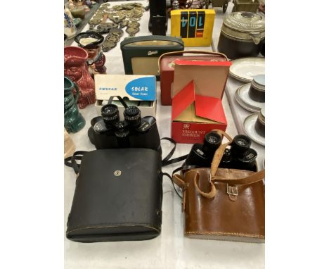 A PAIR OF REVUE AND DENHILL BINOCULARS IN CASES, TWO VINTAGE ROBERTS RADIOS PLUS TWO SLIDE VIEWERS 