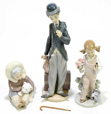 Lot 152 - Two Lladro figures, two Nao figures and a