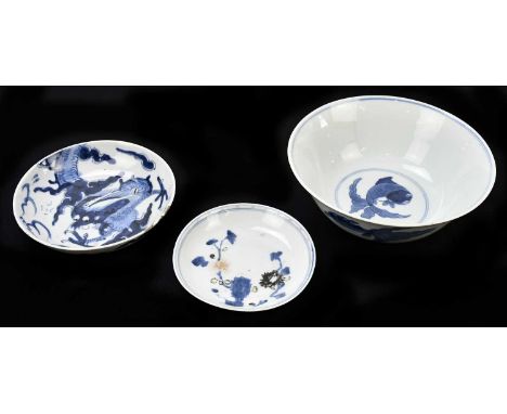 A Chinese blue and white 20th century bowl decorated with fish, diameter 20cm, a Nanking Cargo saucer dish, diameter 13.5cm, 