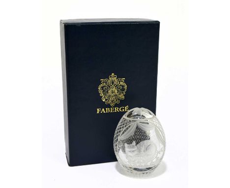 FABERGÉ; a modern glass paperweight in the form of an egg with engraved decoration with sleeping cat, height 6.5cm, with box 