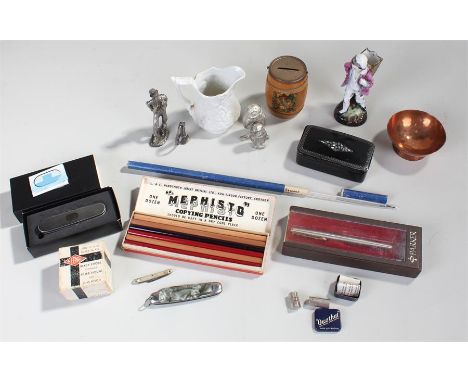 Mixed lot, to include a thermometer, pen and pencils and metal figures (qty)