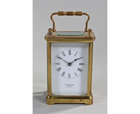 Gilt carriage clock, white dial with Roman numerals, key present, 10.5 cm high