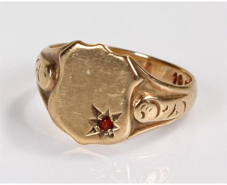 9 carat gold signet ring, 4.3 grams