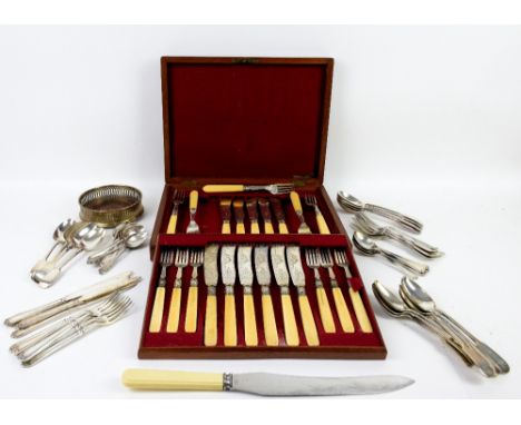 Mixed lots cutlery and other items to include a cased set of fish eatersPLEASE NOTE: THIS ITEM CONTAINS OR IS MADE OF IVORY. 