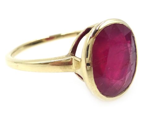 9ct gold ruby ring, hallmarked Condition Report Size R, approx 3.5gm
