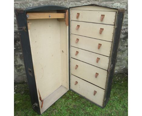 A vintage travelling trunk/chest