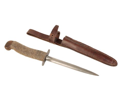 A FIRST WORLD WAR FRENCH TRENCH KNIFE with tapered blade and wooden grip handle, makers mark stamped to the guard "G.P", in i