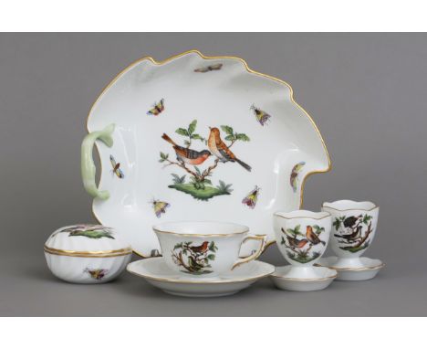 HEREND (Ungarn) Porzellankonvolut "Oiseaux Rothschild"bestehend aus 1 Mokkatasse mit Untertasse, 2 Eierbechern, 1 Deckeldose 