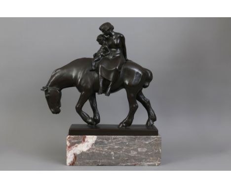 HERMANN JOACHIM PAGELS (1876-1959) Bronzefigur "Mutter und Kind zu Pferde"dunkel patiniert, eckige Plinthe, darauf signiert "
