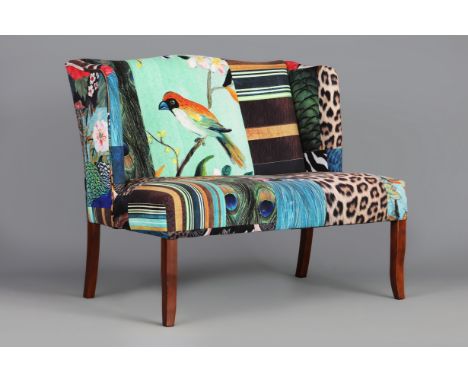 AB HOME/BENZARA Sofa "Love seat"2-Sitzer, gepolstert und mit bunt bedrucktem Samt bezogen ("Patchwork look"), auf 4 leicht ge