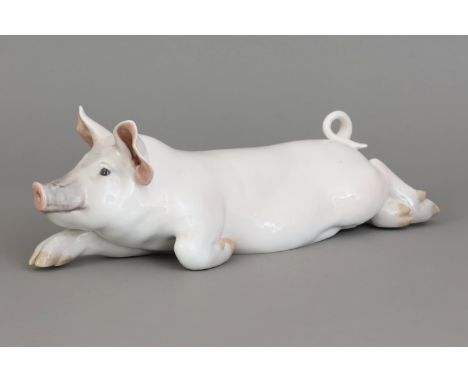 ROYAL COPENHAGEN Porzellanfigur "Liegender Eber"Entwurf ERIK NIELSEN (1857-1947), Modellnummer 419, sparsame polychrome Unter