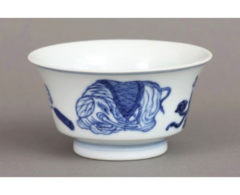 Chinesisches Porzallan-Koppchen mit ElefantendekorGlockenform auf eingezogenem Standring, schauseitig auf der Wandung Darstel