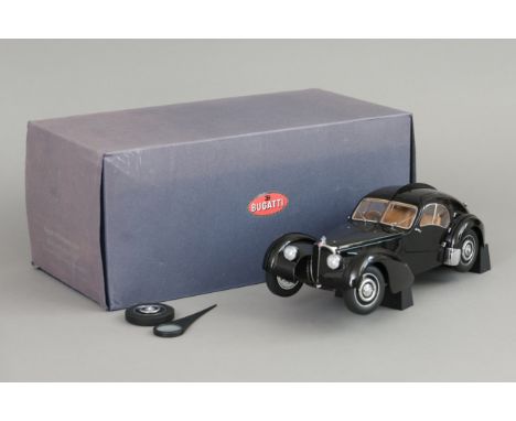 Modellauto "Bugatti Typ 57SC Atlantic"Hersteller GATEWAY AUTOART, Maßstab 1:18, Metall und Kunststoff, in original Box mit Le