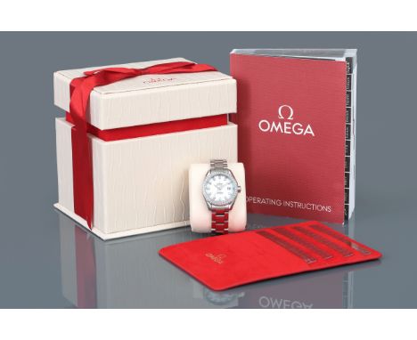 OMEGA (Swiss) Damenarmbanduhr "Seamaster Aqua Terra" Stahlgehäuse mit Diamantlünette, D 30mm, silberfarbenes, gestreiftes Zif