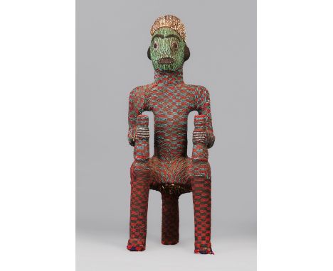 Afrikanische Bead-Figur der Bamileke, Kamerunstehende Darstellung einer männlichen (Ahnen-)Figur, flächendeckend mit bunten B