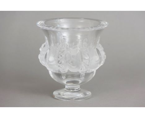LALIQUE (France) Kratervase "Dampierre"2. Hälfte 20. Jahrhundert, farbloses Glas, gebauchte Form auf Rundstand, teilweise sat