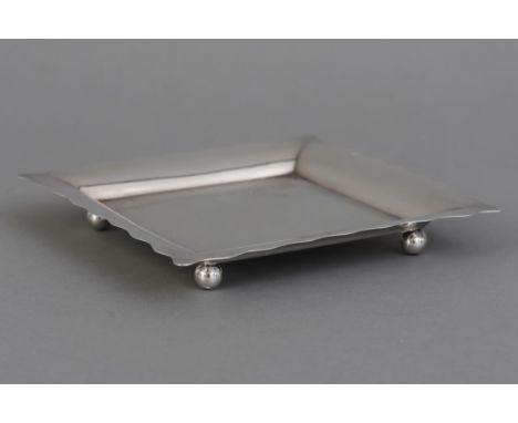 TIFFANY &amp;amp; CO. (USA) Silber Salver1892-1902, unterseitig gemarkt "TIFFANY &amp;amp; CO MAKERS", "STERLING SILVER", "92