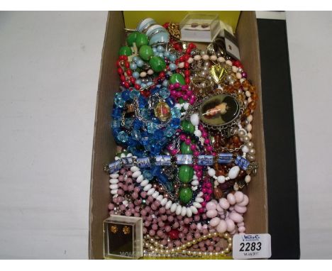 Miscellaneous costume jewellery including Cufflinks, earrings, etc.