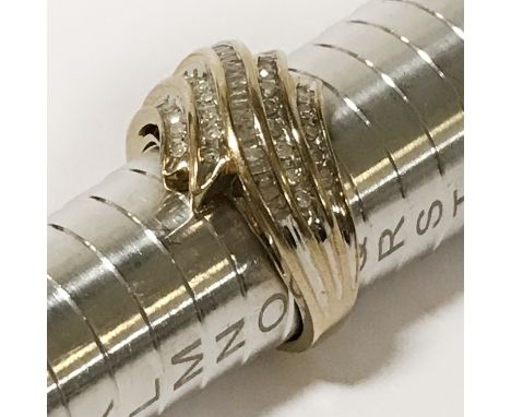 9CT GOLD &amp; DIAMOND RING (APPROX 0.50CT) - RING SIZE 'O'