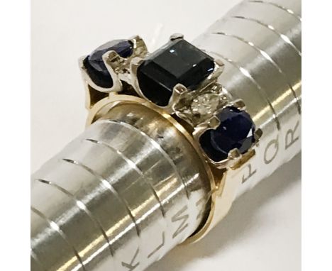 18CT GOLD DIAMOND &amp; SAPPHIRE RING - SIZE O