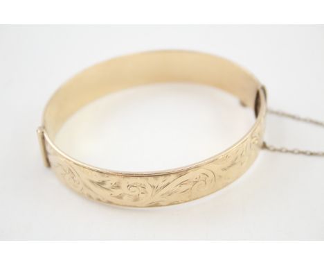 Rolled gold 9ct bangle with etched design (39g) 