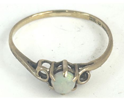 9ct gold antique opal single stone ring (0.8g)