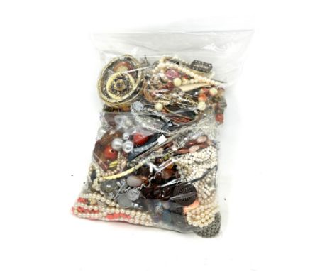 3.1 k of mixed costume jewellery 