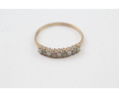 9ct gold vintage opal &amp; cubic zirconia half eternity ring (1.4g) 