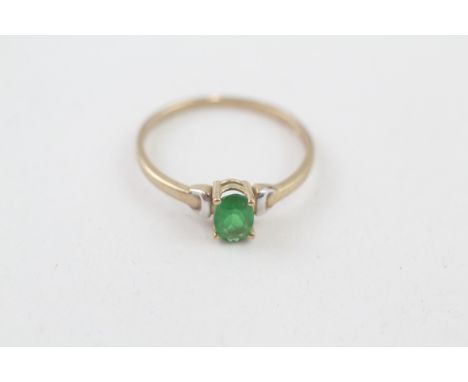 9ct gold green paste set solitaire ring (1g) 