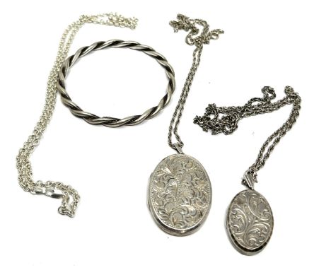 selection of vintage silver jewellery inc silver locket necklaces chain & bangle weight 74g 