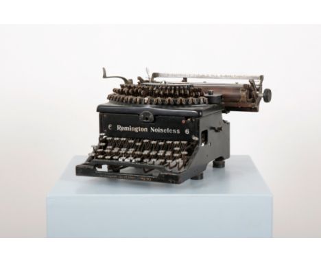 A MANUAL 'NOISELESS' TYPEWRITER BY REMINGTONnumber 6, 26cm high x 40cm wide x 38cm deep