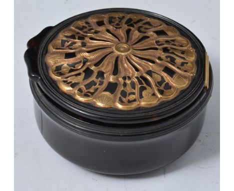 Turned horn circular snuff box, wrythen moulded with gilt highlights, diameter 7cm, restored.