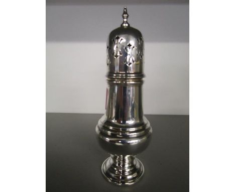 Viners Ltd - a silver sugar caster, Sheffield 1967, total weight 129.65g 