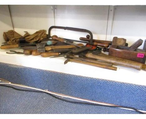 Vintage tools to include a Record 'G' clamp and hammers 