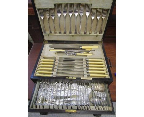 Maleham and Jeoman - Sheffield oak cased silver plated cutlery set 
